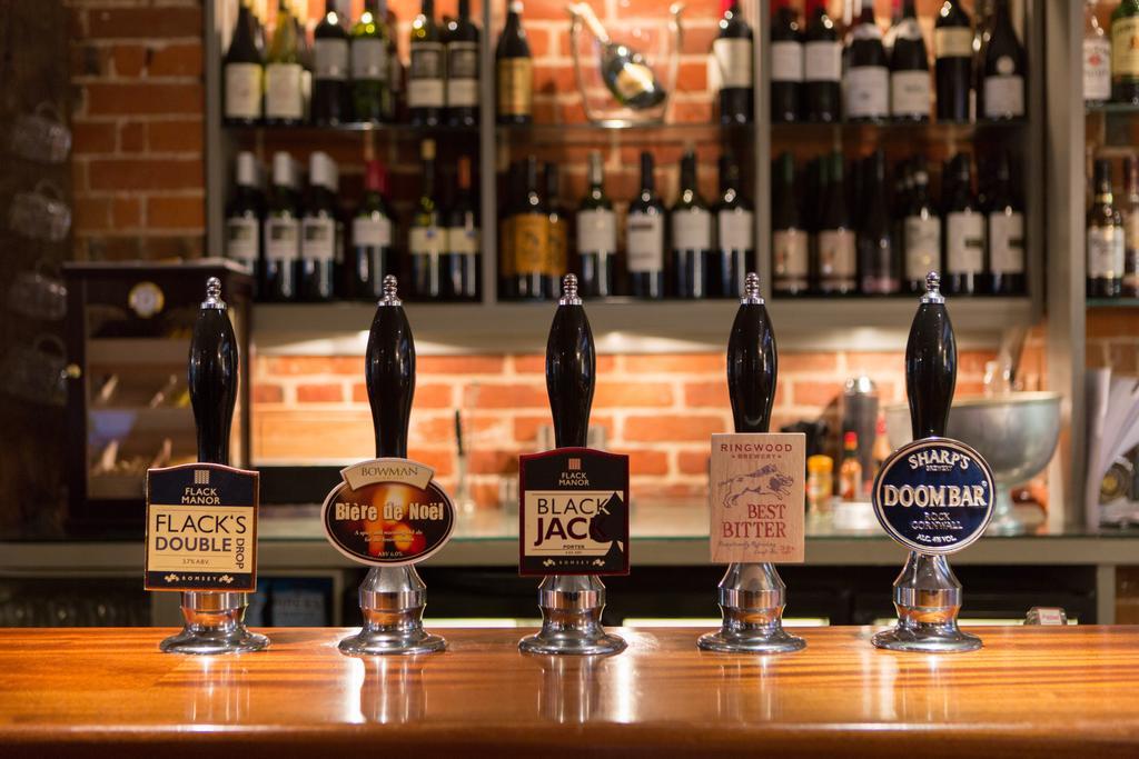 The King'S Head Hotel Winchester Bagian luar foto